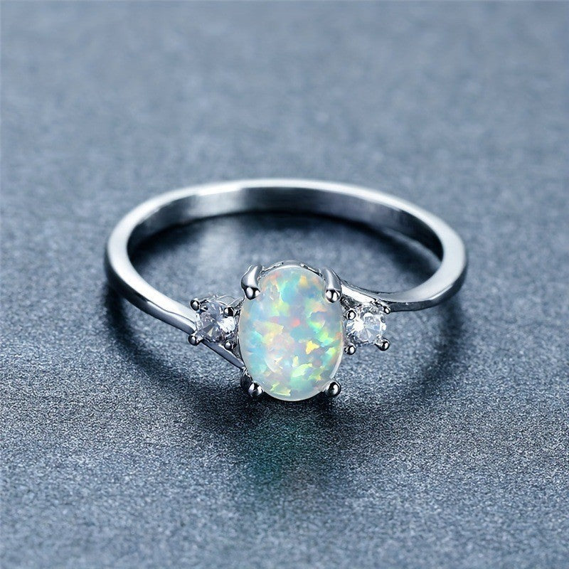 Opal Embrace Ring | Hvidguld