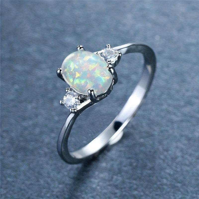 Opal Embrace Ring | Hvidguld