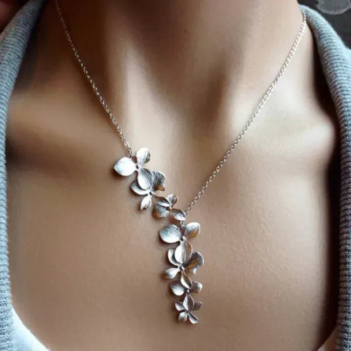 Sølv Petals Charm Halskæde | Hvidguld