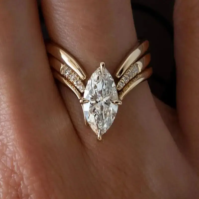 Diana - Guld Ring med Krystal