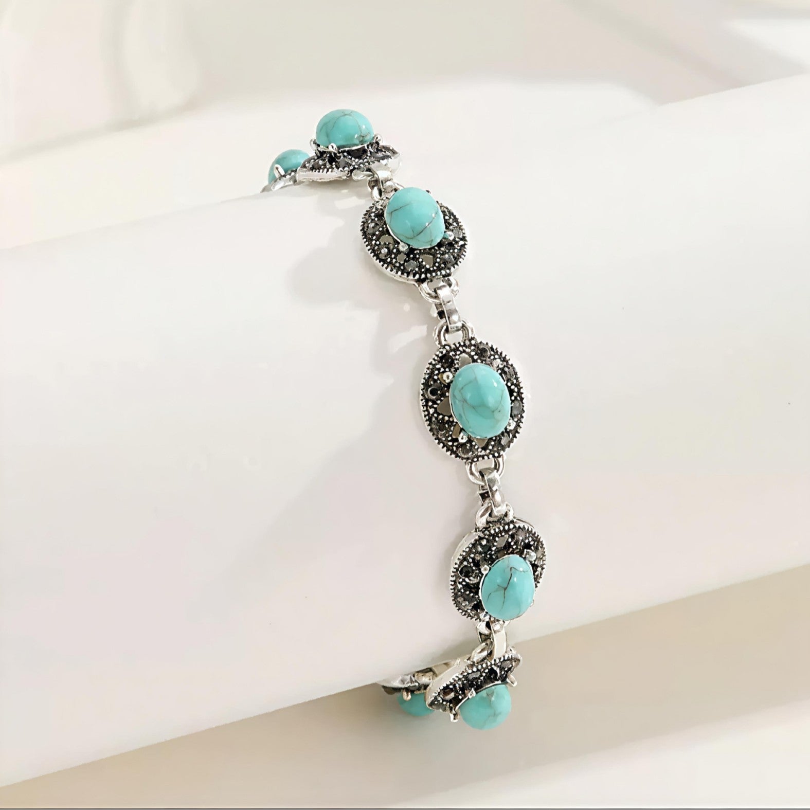 Corvelle Noble Emblem Armbånd | Hvidguld