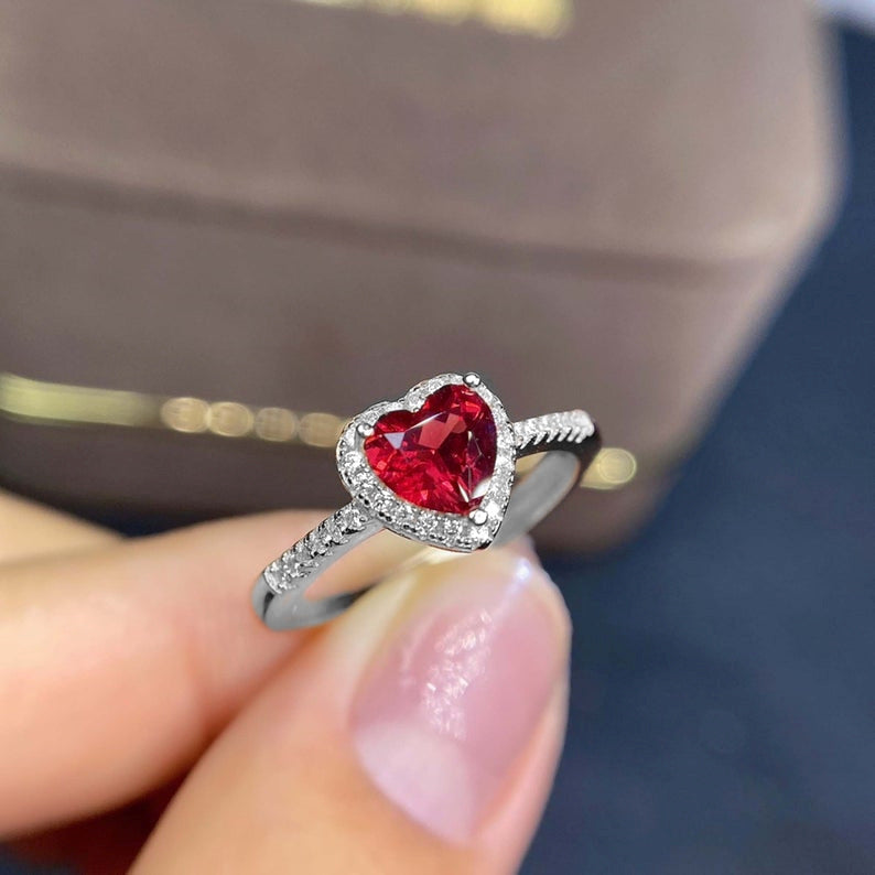 Delara Carmessia Ring | Hvidguld