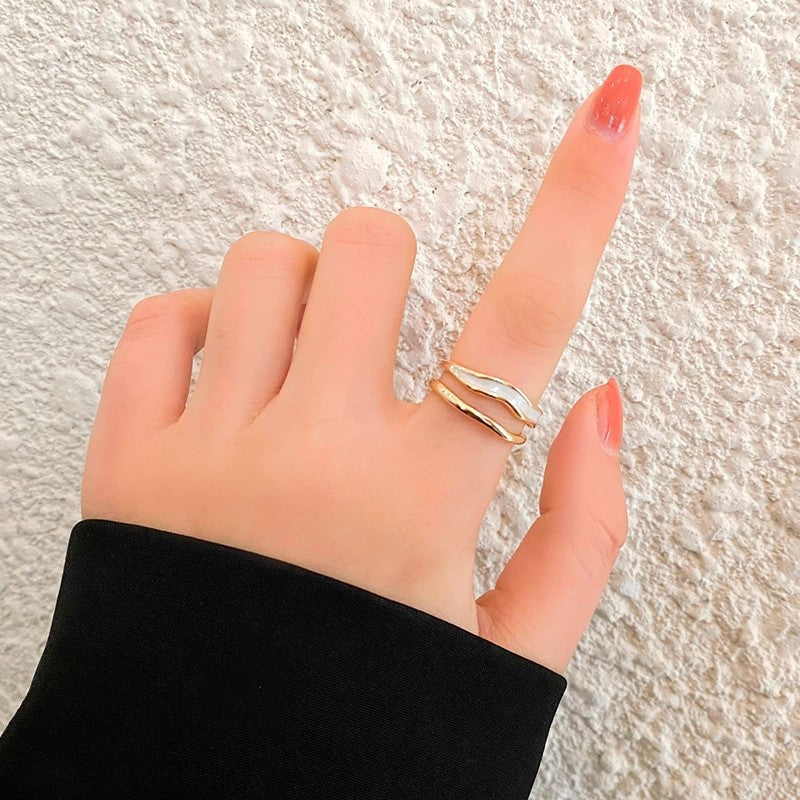 Sahira Lagdelt Bølge Ring | Guld