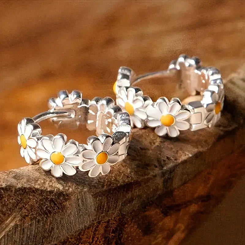 Elegant Daisy Hoop Øreringe | Hvidguld