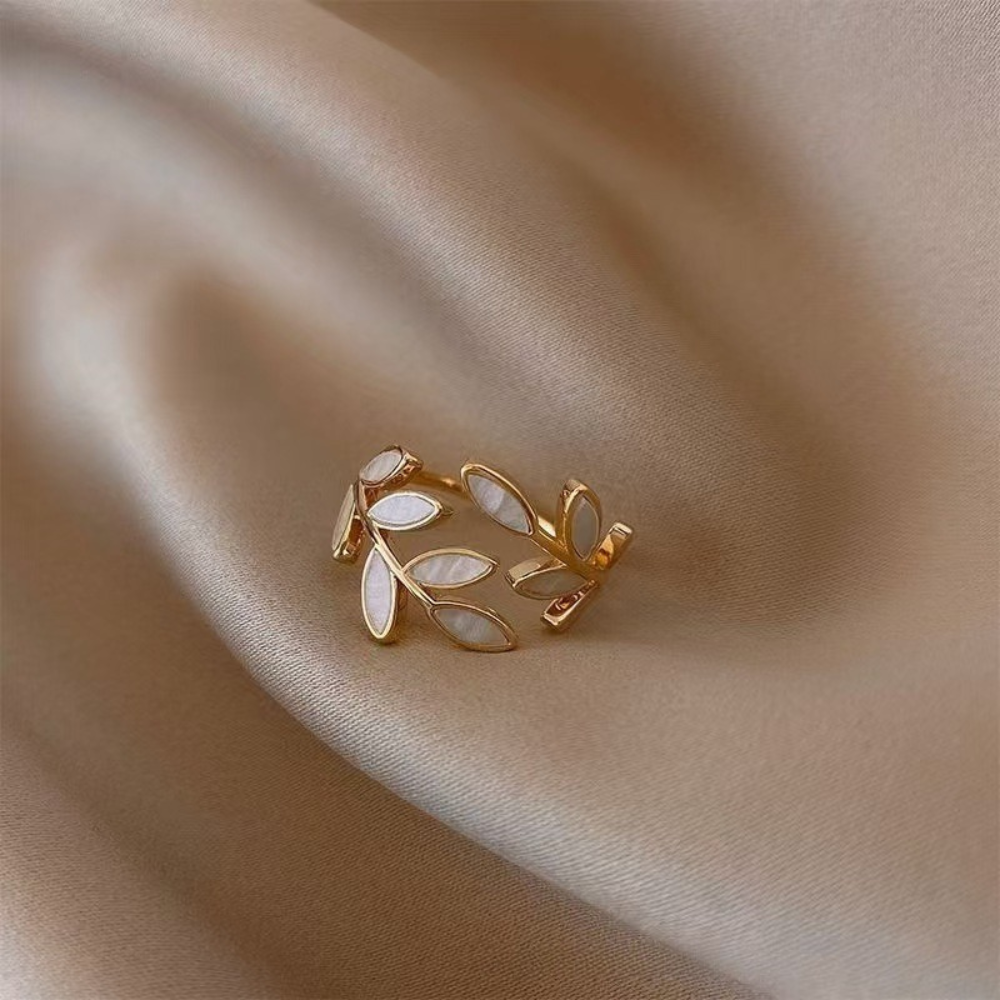 Neraya Delicate Leaf Open Ring | Guld